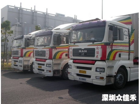 大型冷藏運(yùn)輸車(chē)
